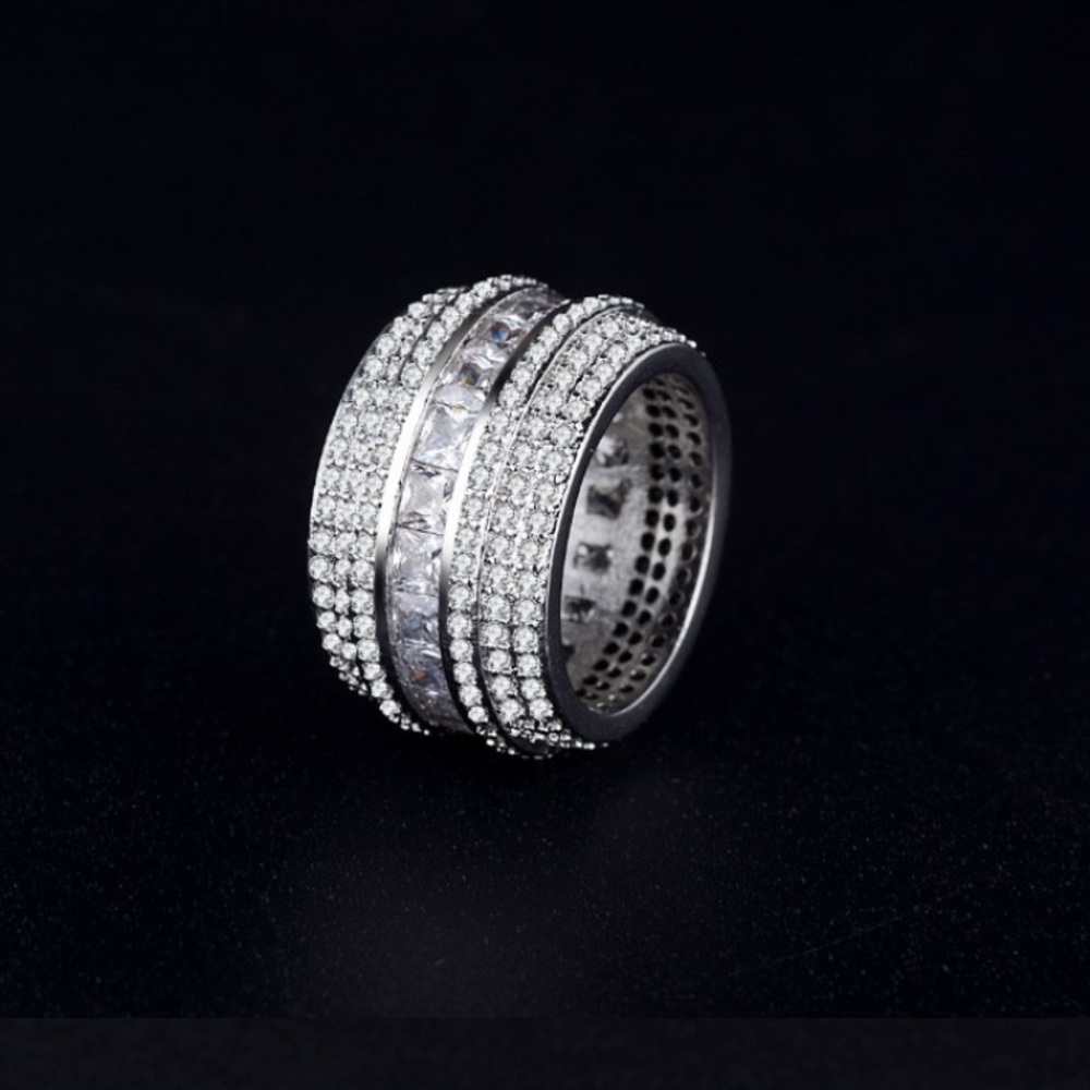 LUXURY 925 STERLING SILVER DIAMOND BAND RING, CUTE RING, SHINY RING. - Picture 4 of 5